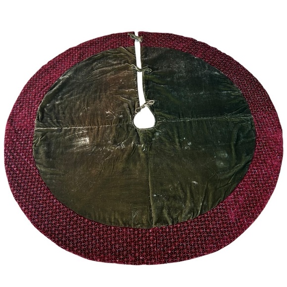 Pottery Barn Velvet and Sequin 60” Christmas Tree Skirt Red Green FLAWED - Picture 3 of 14